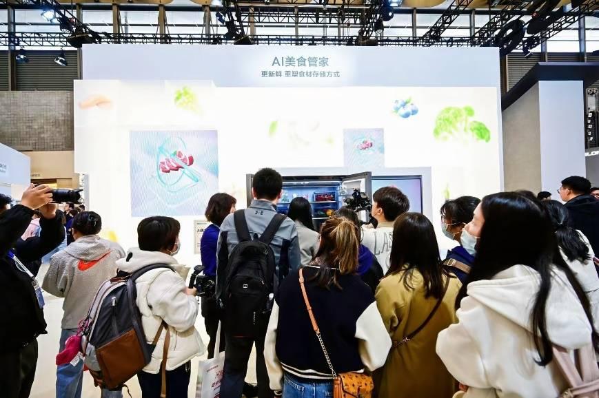 海信领先科技亮相AWE2025引领行业进入全新AI时代