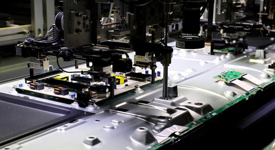 达沃斯高光时刻！海信电视斩获全球电视行业唯一“灯塔工厂”奖杯