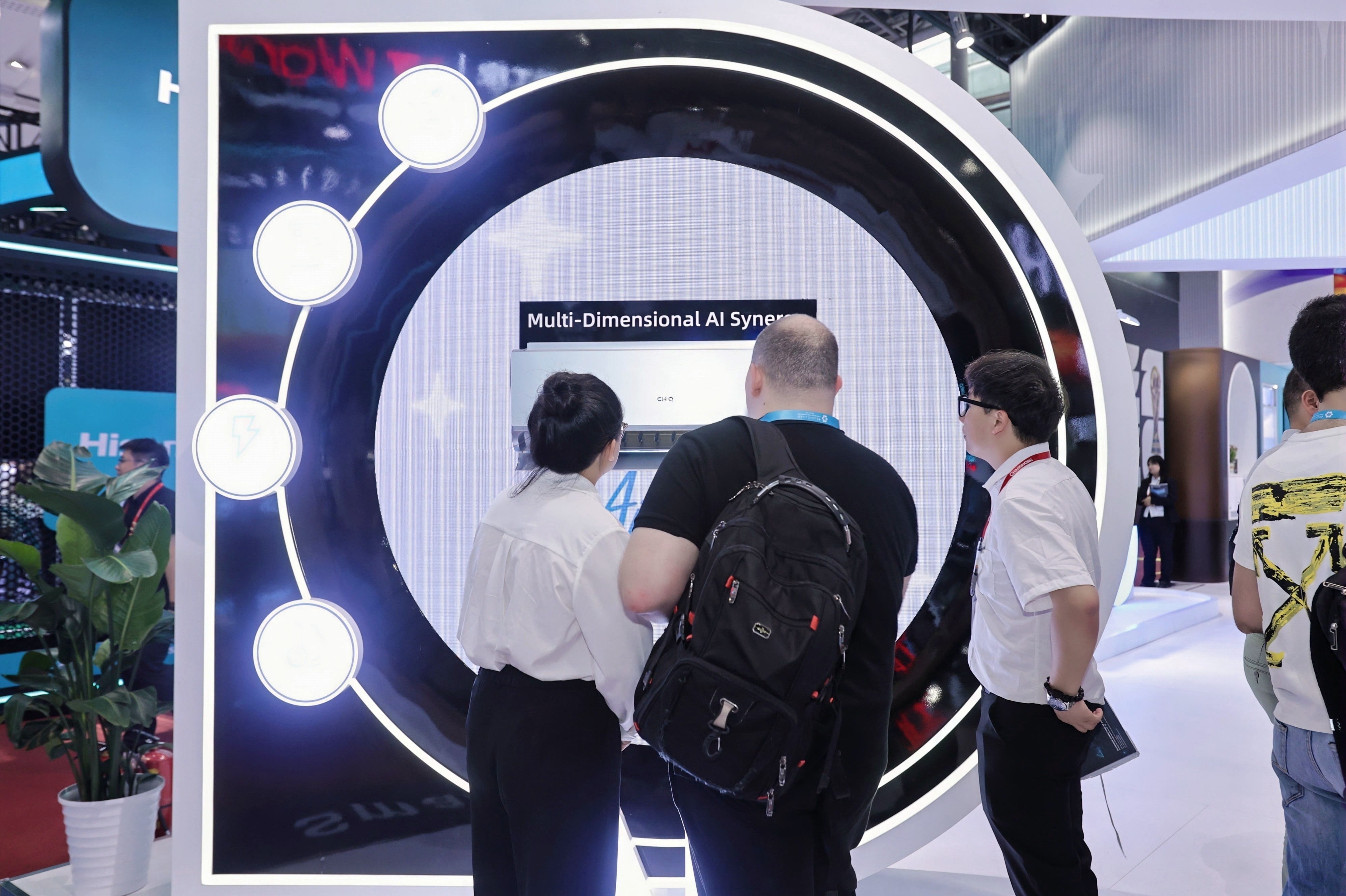 广交会观察:中国“智”造的创新力与品牌力同步升级 广交会观察:中国“智”造的创新力与品牌力同步升级