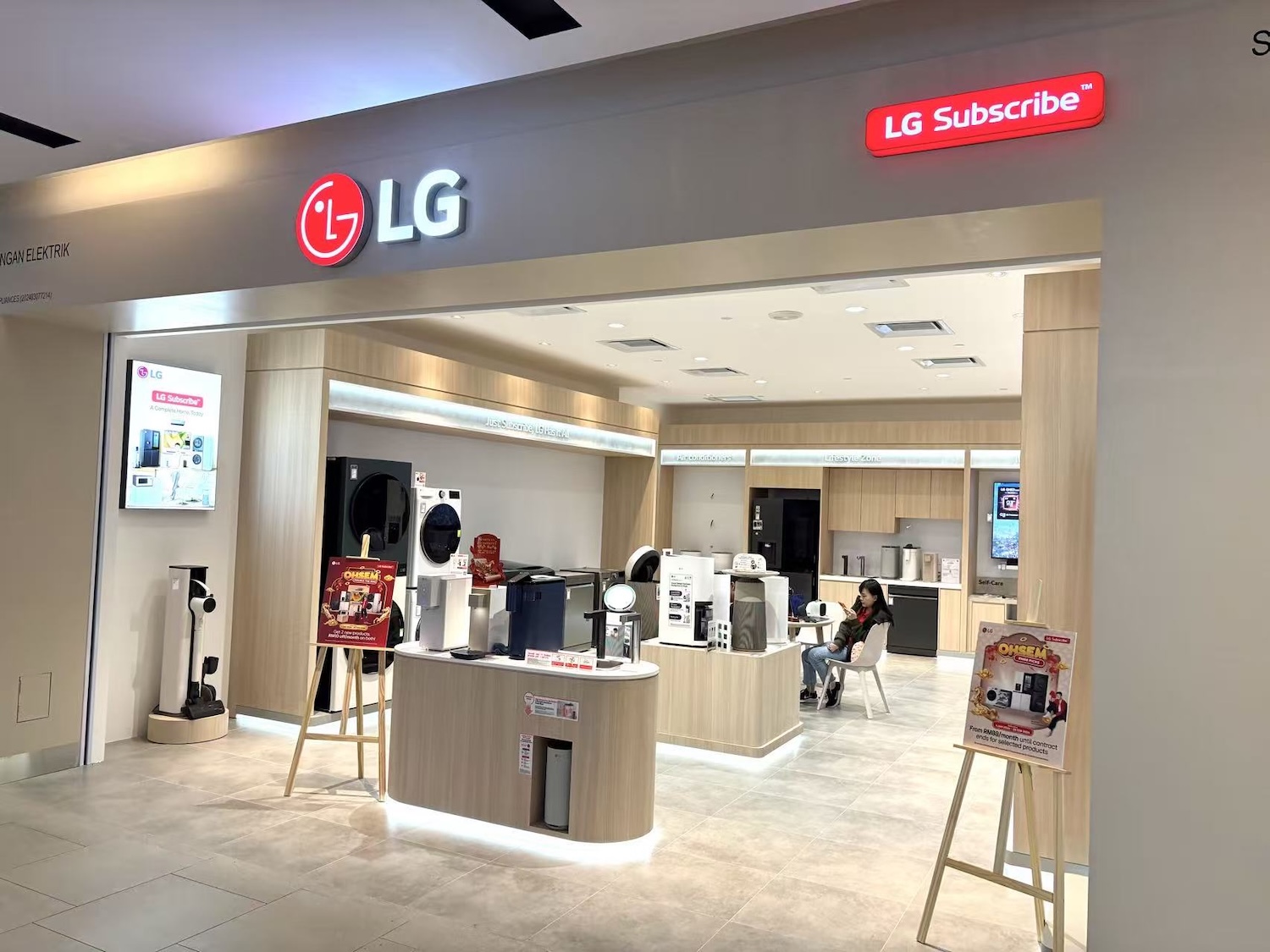 LG Display押注111英寸OLED:大屏幕能否撬动换机需求? LG Display押注111英寸OLED:大屏幕能否撬动换机需求?